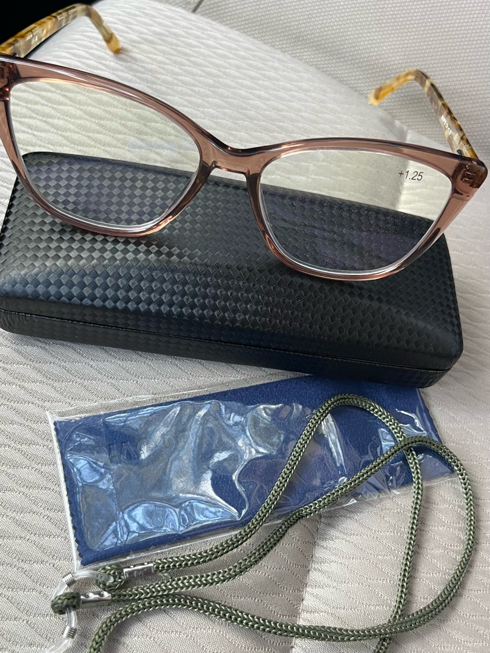 Women's Pink Cat-Eye Reading Glasses with Tortoiseshell Temples